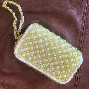 🔥⭐️HOST PICK⭐️🔥NEW Flower Bead Wrist Bag